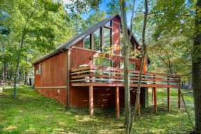 Cozy Cabin w Hot Tub, Deck, Grill, Fire Pit and WiFi